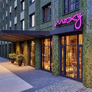 Moxy Muelheim Hotel Cologne
